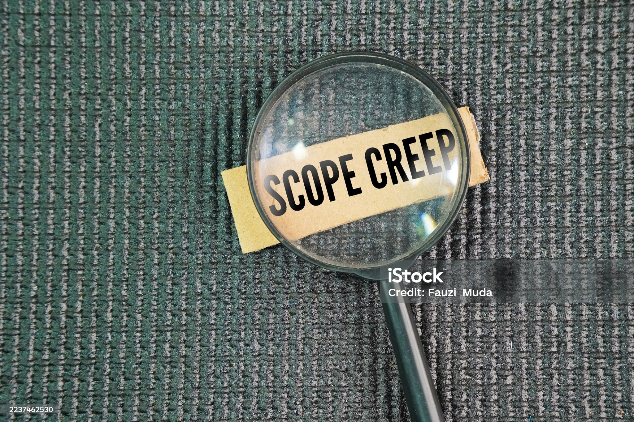 Lupa con la palabra Scope Creep.